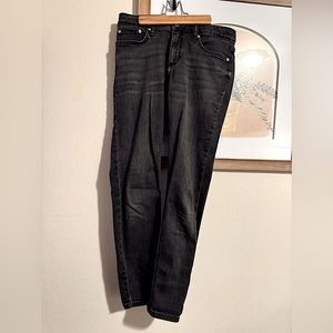 GUC-Size 8-Lauren Conrad-Skinny-Black wash Jeans.